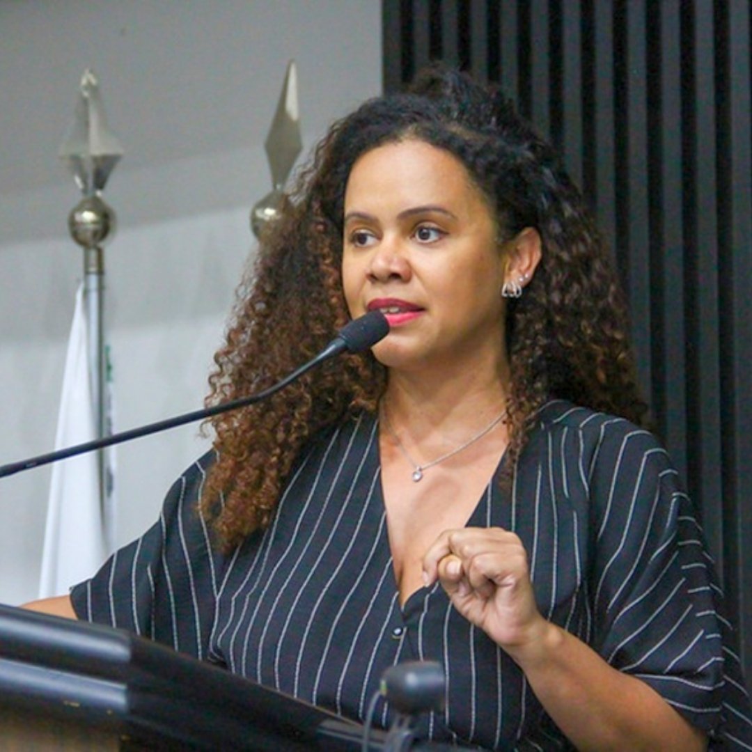 Najara Costa em agenda pública com moradores
